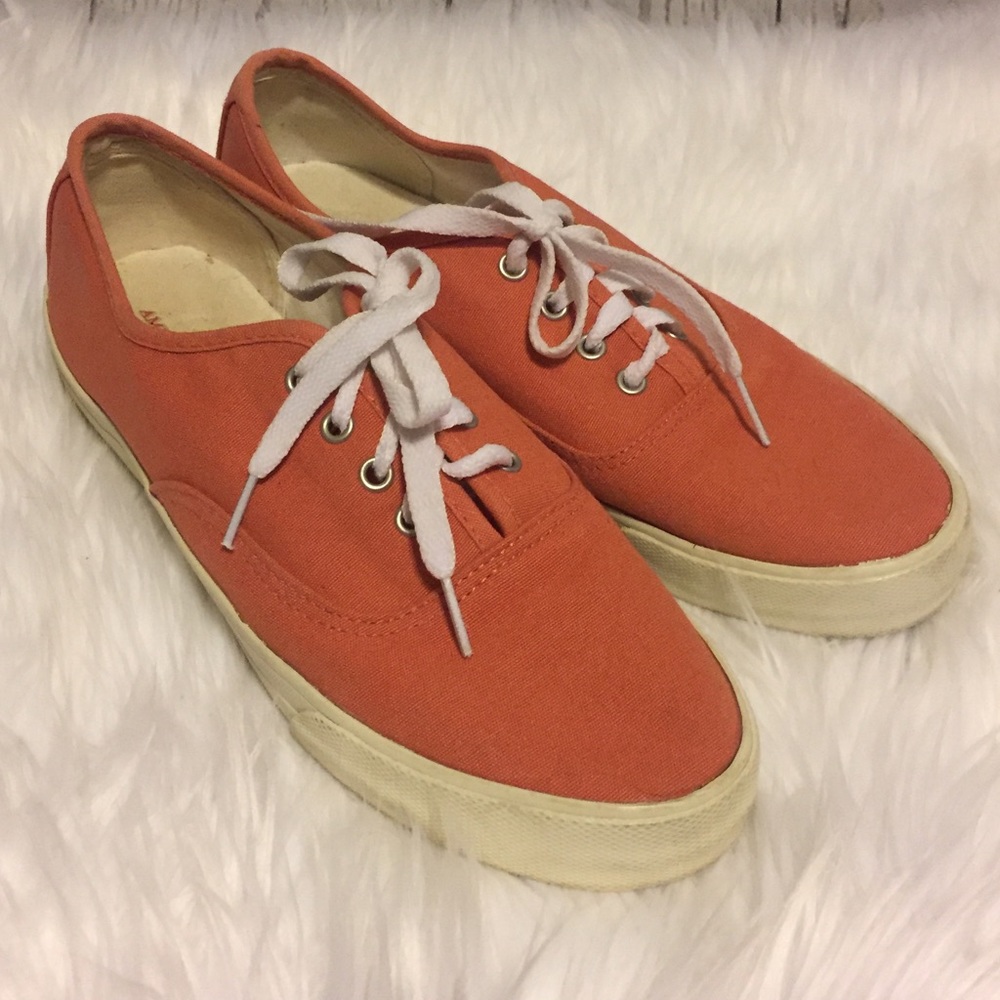 Women’s American Eagle Canvas lace up sneakers